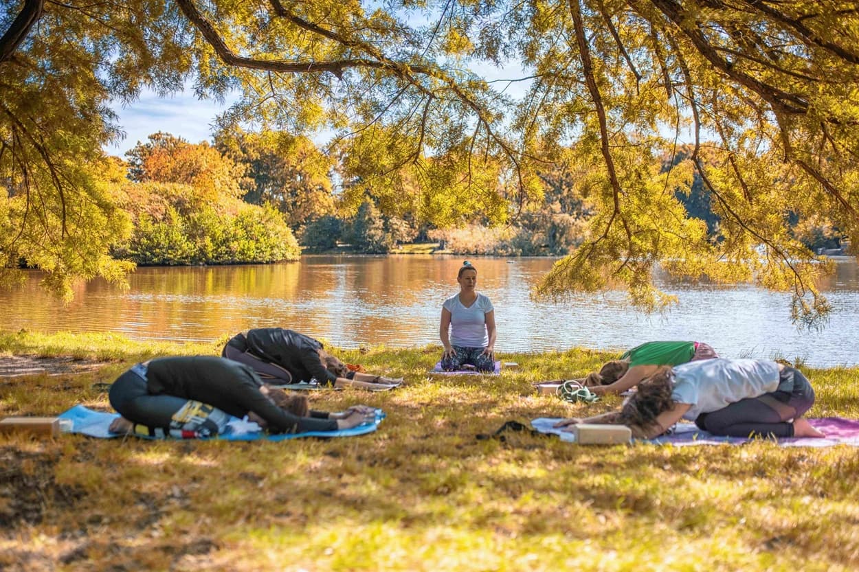 Joga at the lake